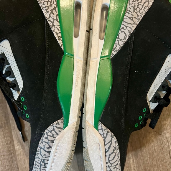 Jordan 3 -Black and Pine Green Sneakers with Silver Accents - Picture 4 of 11